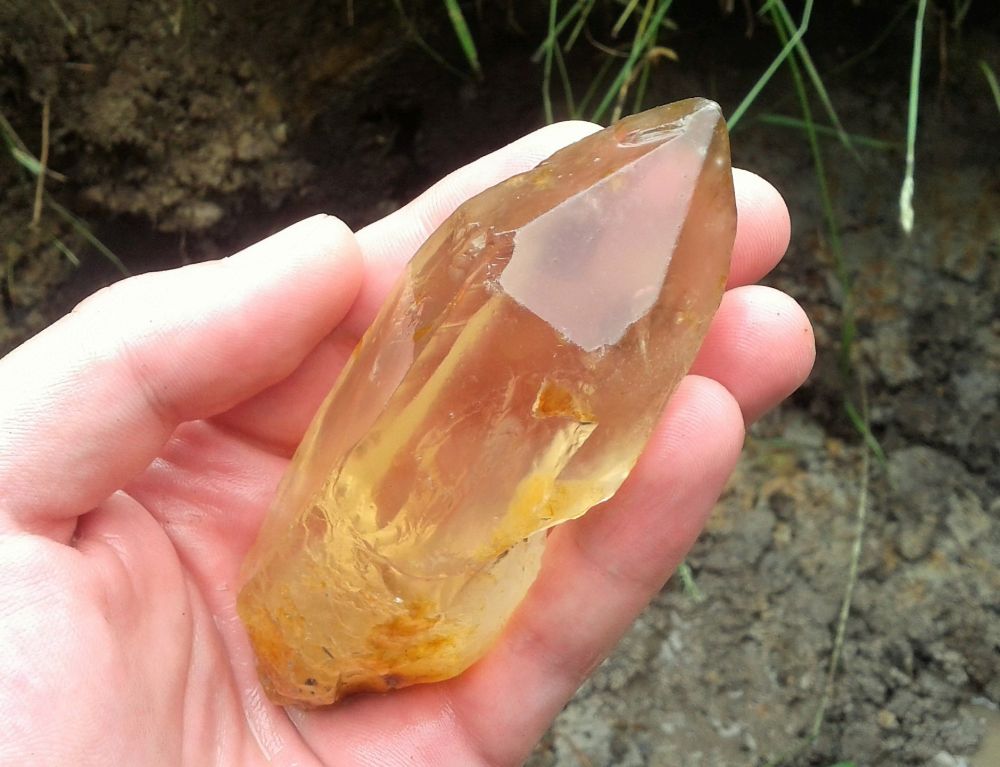 Citrín - pravý přírodní surový kámen - krystal - český mineral z Vysočiny - účinky, prodej, cena