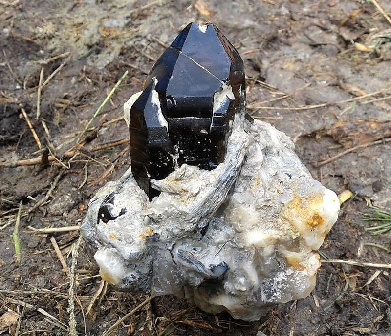 Kámen morion - temná záhněda - pravý přírodní krystal