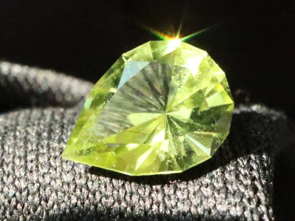 Olivín / peridot - přírodní broušený kámen / minerál / drahokam | Prodej, nabídka, cena, účinky, vlastnosti, význam
