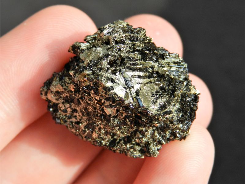 Český minerál - zlatý pyrit - jeho použití, vznik a výskyt v přírodě